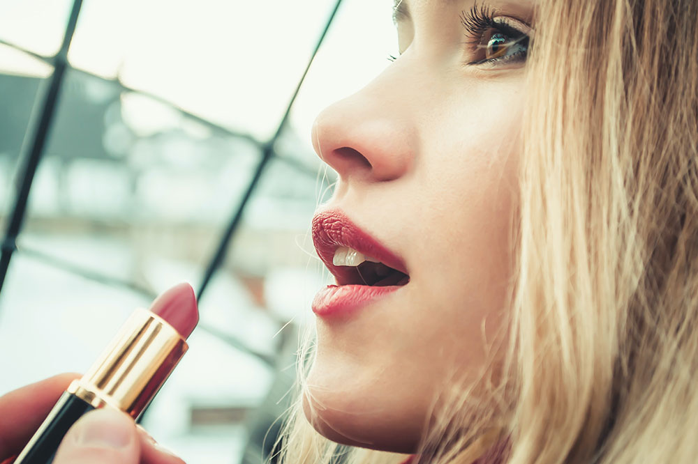 12 Tips to Say Goodbye to Lipstick Problems